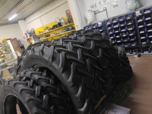 Шины задние МТЗ, Т-40 13,6 R38 Волтайр Я-166 с камерой